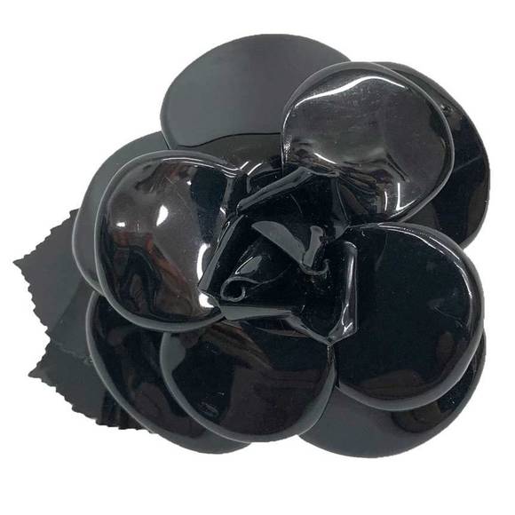 CHANEL Camellia Corsage Brooch in Black Plain for Women